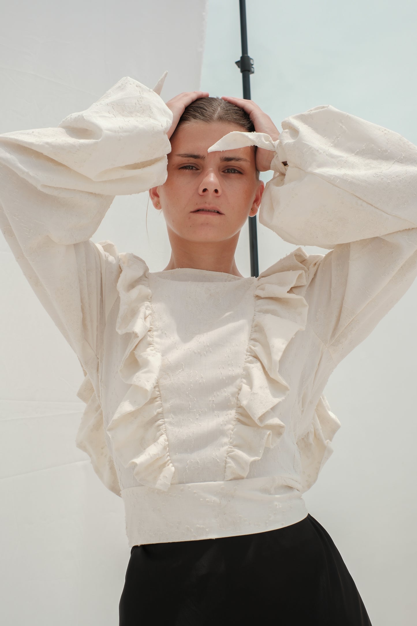 Žakárový béžový řasený top