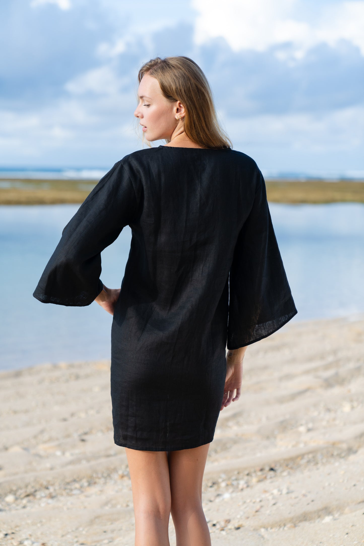 Lněné černé šaty s rukávy