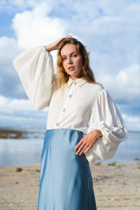 Košile se zlatými knoflíky