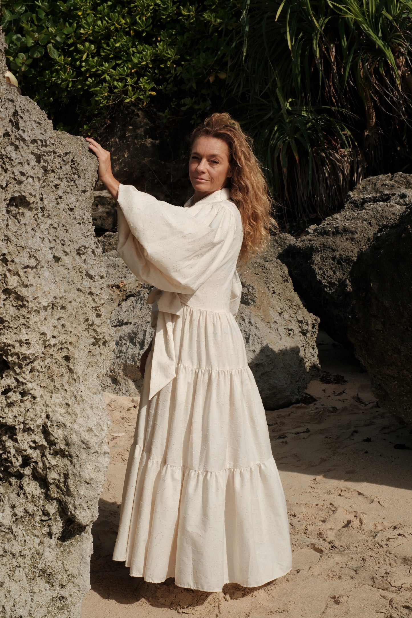 Žakárové šaty řasené dlouhé