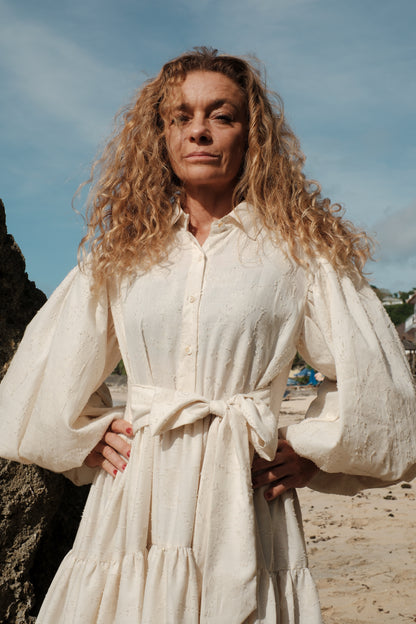 Žakárové šaty řasené dlouhé