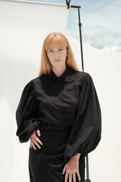 Košile s řasenými rukávy černá